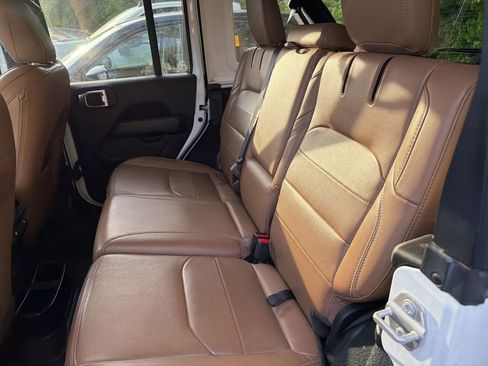 Used 2023 Jeep Wrangler Unlimited Sahara image 11