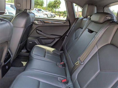 Used 2021 Porsche Macan image 17