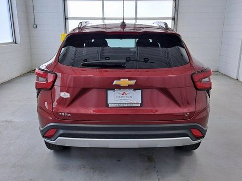 Used 2025 Chevrolet Trax LT FWD image 7