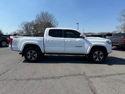 Used 2016 Toyota Tacoma TRD Sport w/ Towing Package image 8
