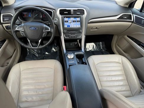 Used 2017 Ford Fusion SE w/ Fusion SE Technology Package image 33