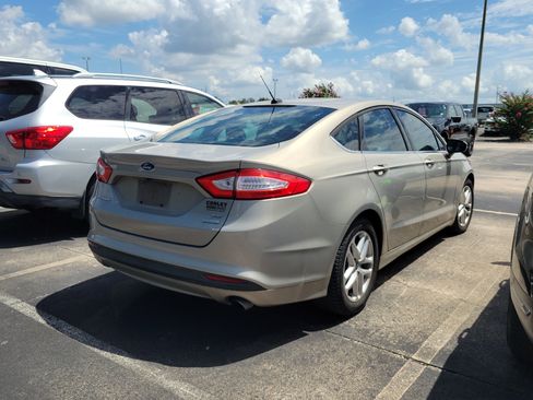 Used 2015 Ford Fusion SE FWD image 5