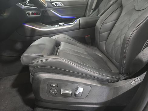 Used 2025 BMW X5 xDrive40i w/ Parking Assistance Package AWD/4WD image 19