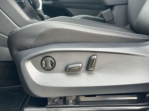 Used 2023 Volkswagen Tiguan SE FWD image 15