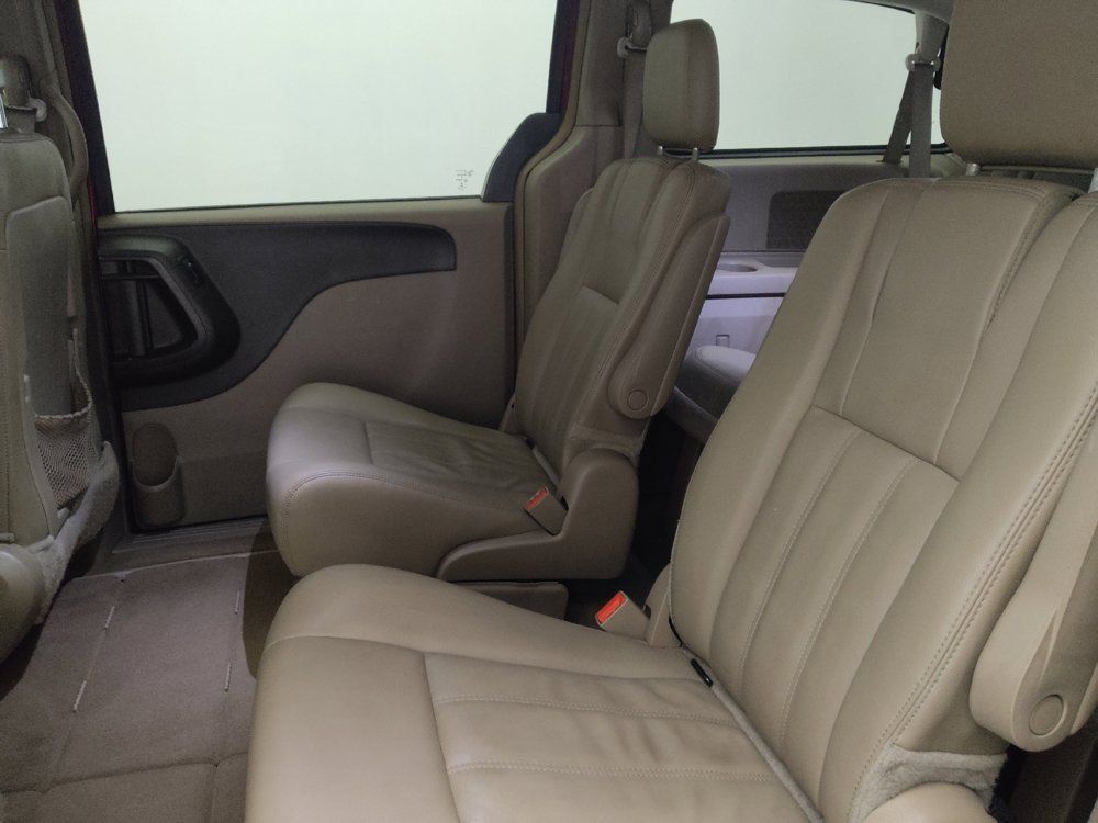 Used 2016 Chrysler Town & Country Touring FWD image 18
