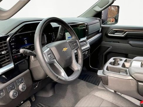 Used 2025 Chevrolet Silverado 2500 LT w/ Convenience Package image 12