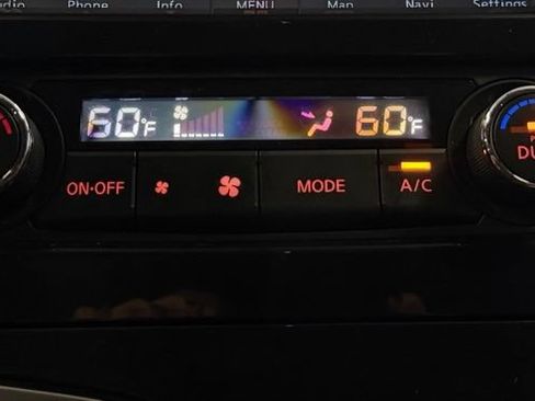 Used 2017 Nissan Maxima 3.5 SV FWD image 21