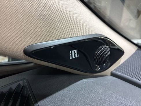 Used 2020 Toyota Avalon XLE image 29