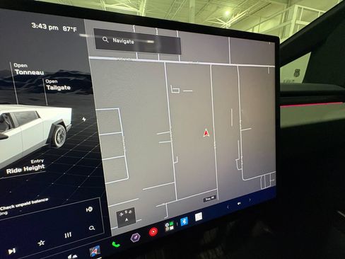 Used 2025 Tesla Cybertruck AWD Crew Cab image 18