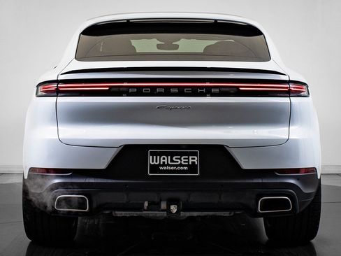 Certified 2024 Porsche Cayenne Coupe image 7