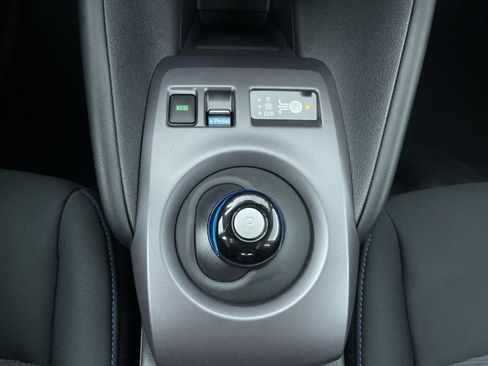 Certified 2025 Nissan Leaf S FWD image 21