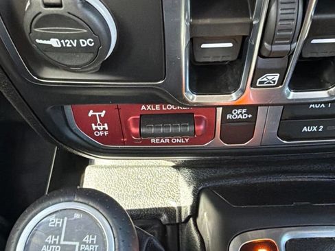 Used 2025 Jeep Gladiator Mojave AWD/4WD image 14