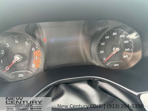 Used 2024 Jeep Compass Latitude AWD/4WD image 9