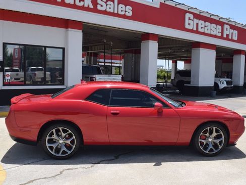 Used 2015 Dodge Challenger SXT w/ Driver Convenience Group RWD image 3