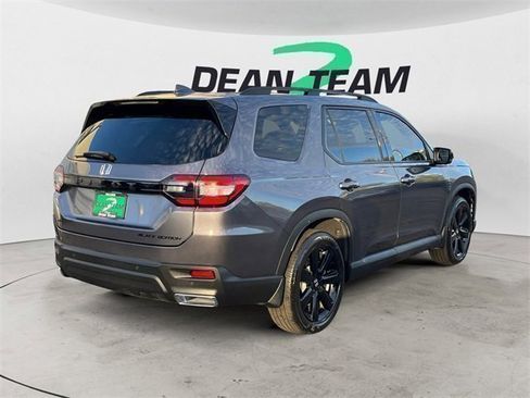 Used 2025 Honda Pilot Black Edition image 8