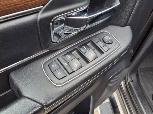 Used 2018 RAM 2500 Laramie w/ Convenience Group image 18