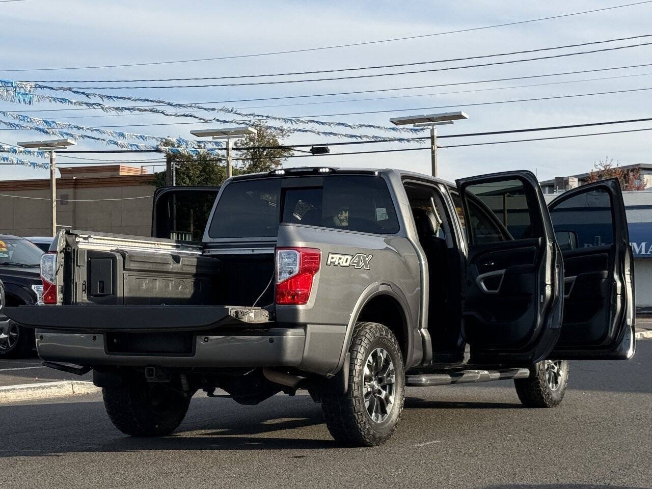 Used 2019 Nissan Titan PRO-4X w/ Pro-4x Convenience Package AWD/4WD image 12