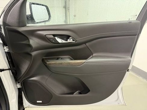 Used 2023 GMC Acadia Denali w/ Denali Ultimate Package FWD image 32