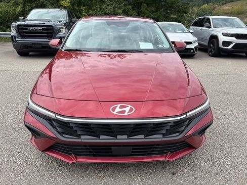 Used 2025 Hyundai Elantra Limited FWD image 8
