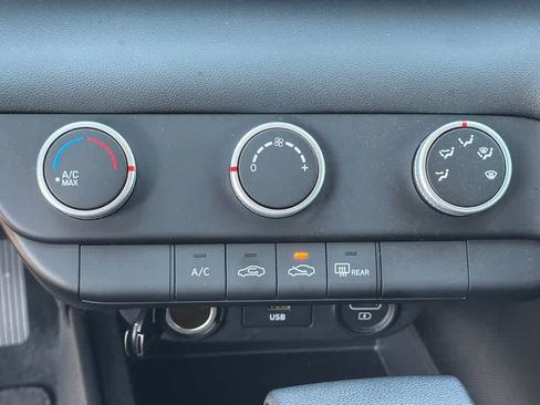 Used 2023 Hyundai Elantra SE image 28