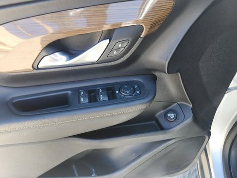 Used 2020 GMC Terrain SLE w/ Driver Convenience Package image 18