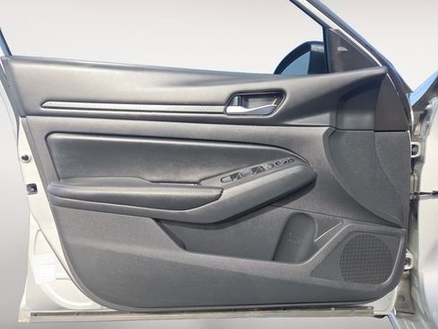 Used 2024 Nissan Altima 2.5 SV image 16