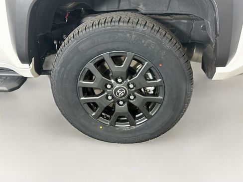 Used 2025 Toyota 4Runner SR5 AWD/4WD image 11
