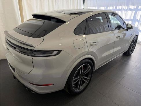 New 2026 Porsche Cayenne Turbo AWD/4WD image 9