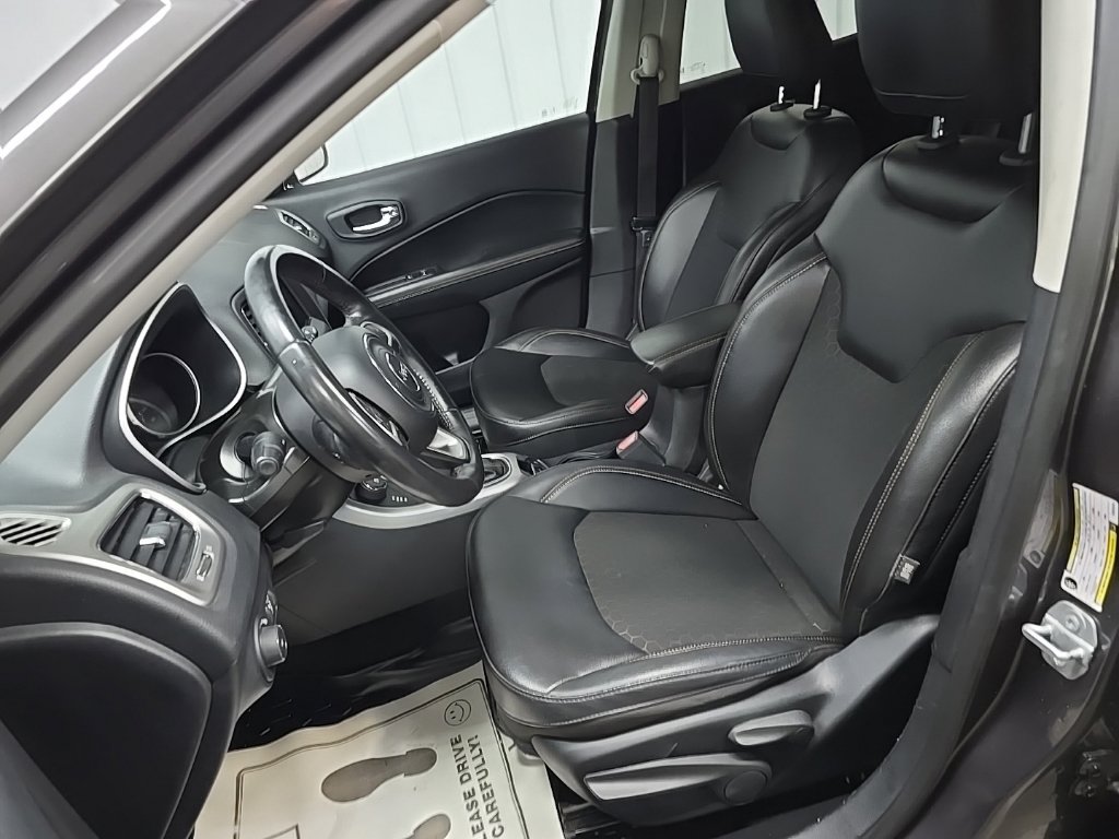 Used 2019 Jeep Compass Latitude AWD/4WD image 29