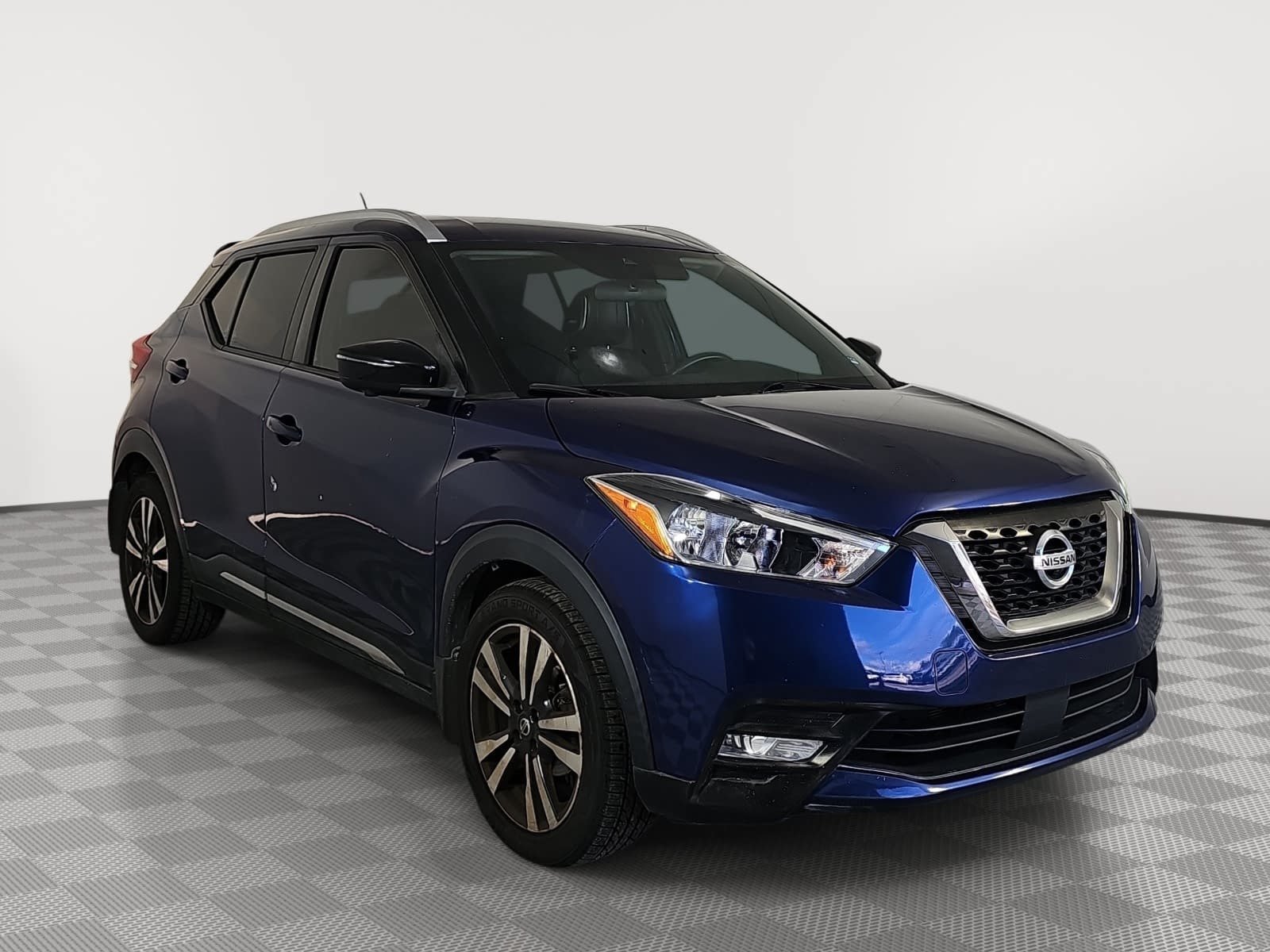 Used 2020 Nissan Kicks SR w/ SR Premium Package FWD image 2