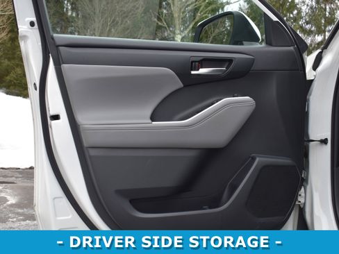 Used 2021 Toyota Highlander XLE image 5