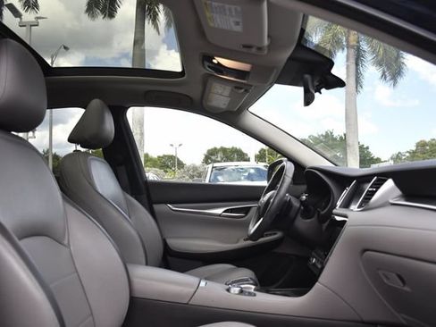 Used 2023 INFINITI QX50 Luxe w/ Accent Package FWD image 28