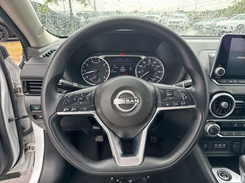 Used 2024 Nissan Sentra SV FWD image 12