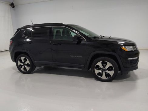 Used 2018 Jeep Compass Latitude w/ Popular Equipment Group AWD/4WD image 11