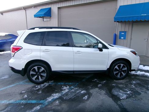 Used 2017 Subaru Forester 2.5i Premium w/ All-Weather Package image 7