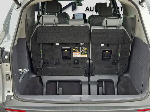 Used 2023 Toyota Sienna XLE image 11