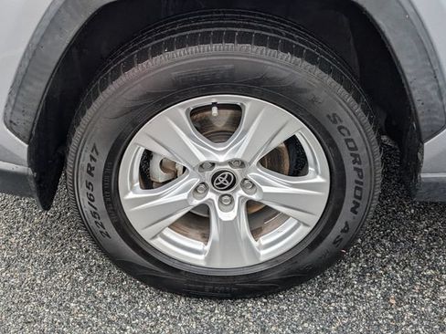 Used 2021 Toyota RAV4 XLE FWD image 13