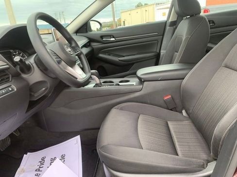 Used 2025 Nissan Altima 2.5 SV FWD image 23