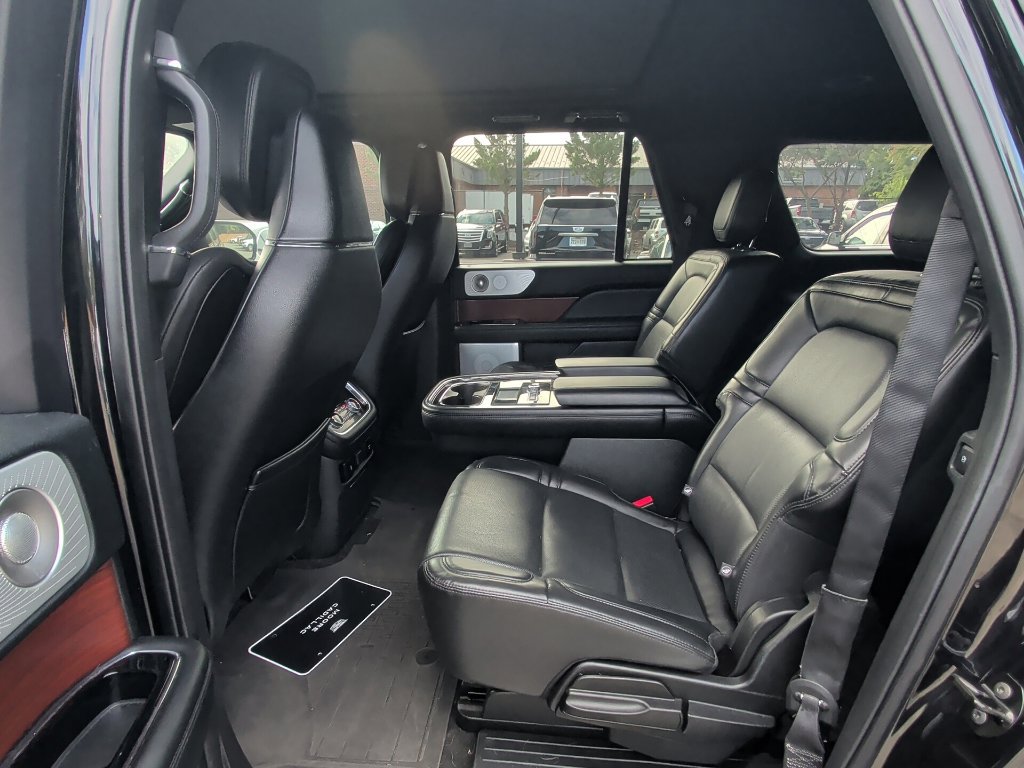 Used 2020 Lincoln Navigator L Reserve w/ Equipment Group 208A Reserve AWD/4WD image 12