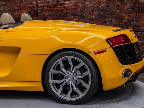 Used 2011 Audi R8 V10 AWD/4WD image 8