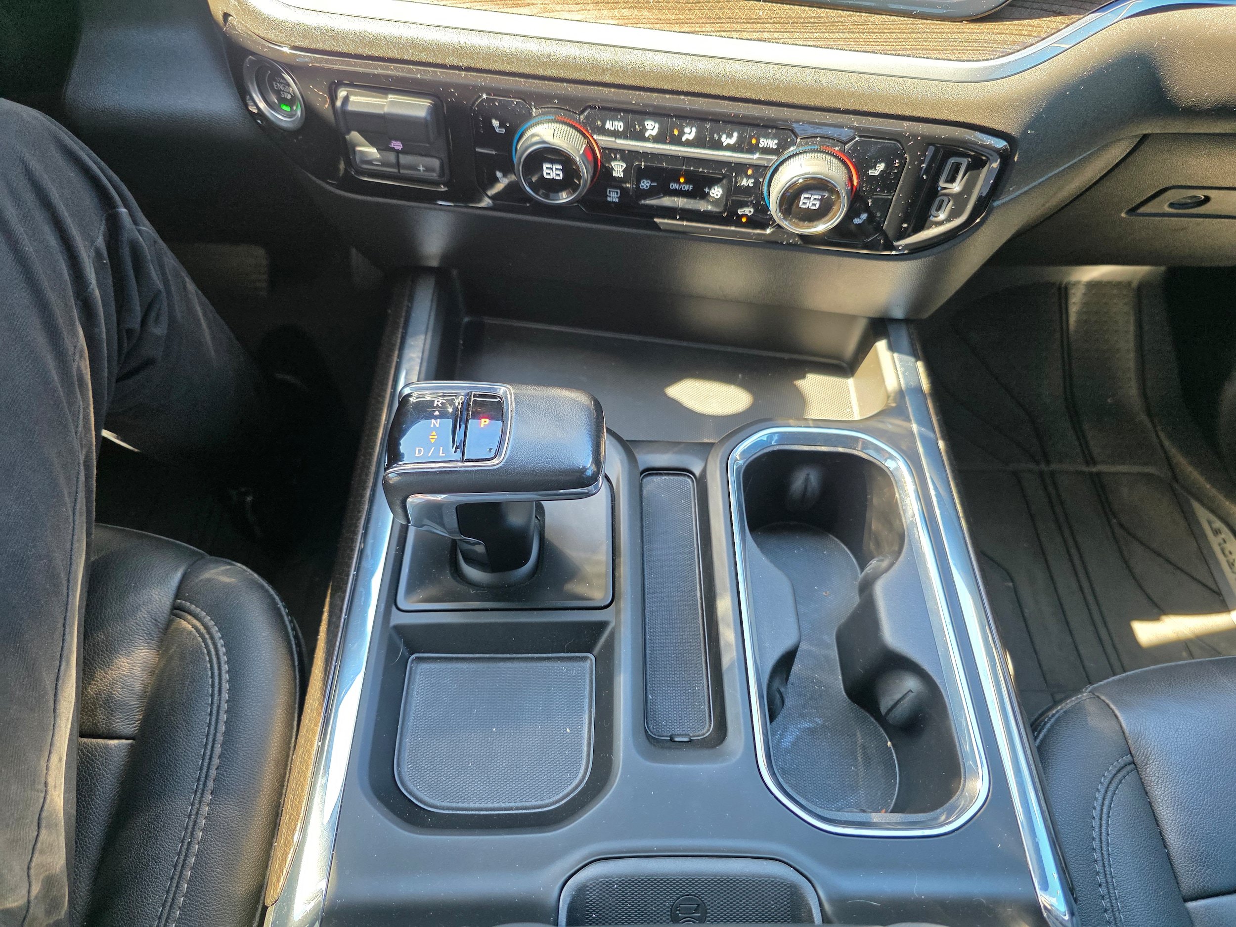 Used 2022 Chevrolet Silverado 1500 RST w/ Redline Edition AWD/4WD image 14