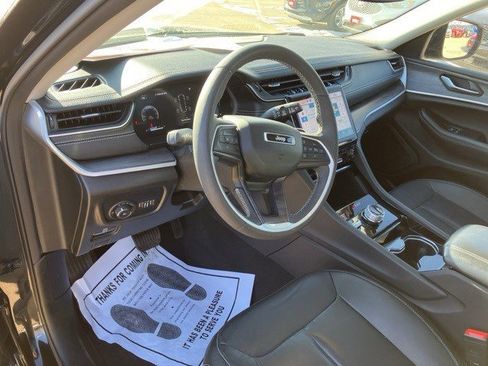 Used 2023 Jeep Grand Cherokee L Limited w/ Black Appearance Package image 14