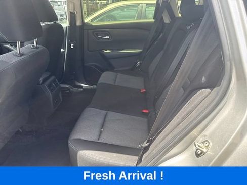 Used 2024 Nissan Rogue SV FWD image 3