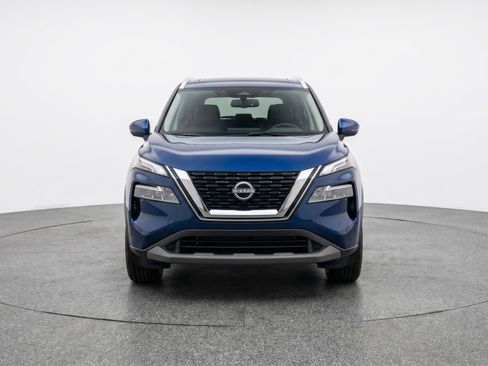 Used 2025 Nissan Rogue SV AWD/4WD image 2