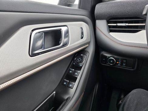 New 2026 Ford Explorer Active w/ Active Comfort Package image 19