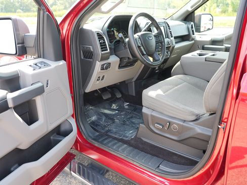 Used 2016 Ford F150 XLT w/ Equipment Group 302A Luxury AWD/4WD image 15