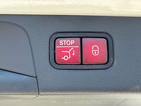 Used 2022 Mercedes-Benz GLC 300 4MATIC w/ Premium Package Lite image 28
