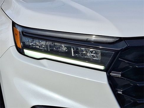 Certified 2025 Honda Pilot Black Edition image 9