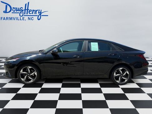 Used 2023 Hyundai Elantra SEL w/ Convenience Package FWD image 2