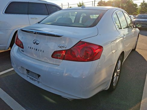 Used 2015 INFINITI Q40 AWD w/ Moonroof Package image 9